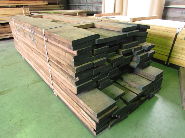 ウォールナット 無垢材