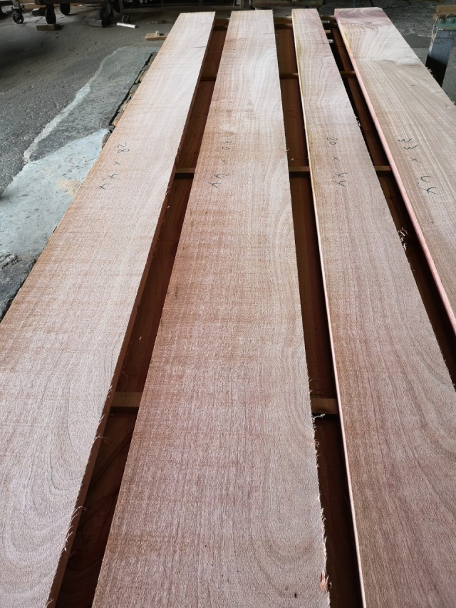 アフリカンマホガニー　無垢材