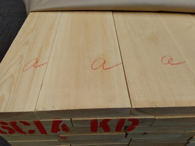 レッドパイン　無垢材