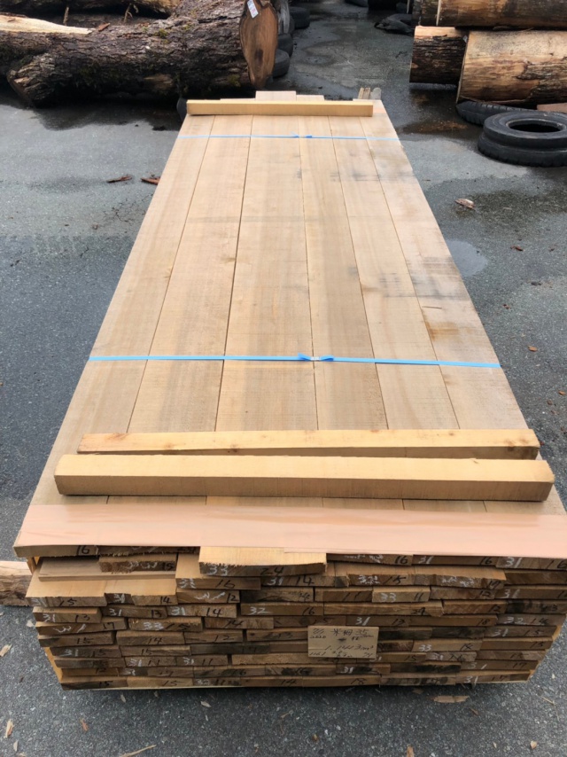 米栂（ベイツガ）　無垢材