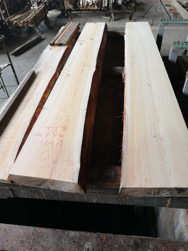 椹（サワラ）　無垢材