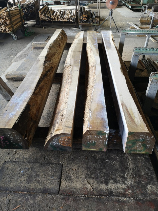 楢（ナラ）　無垢材