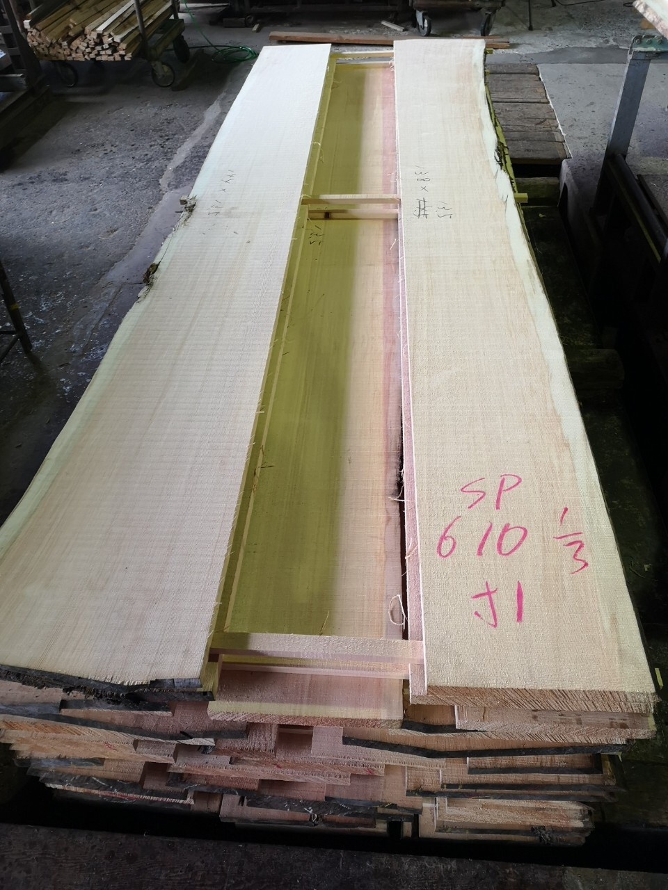 スプルース　無垢材