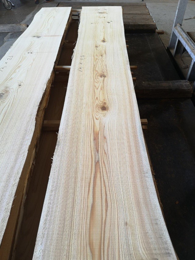 椹（サワラ）　無垢材