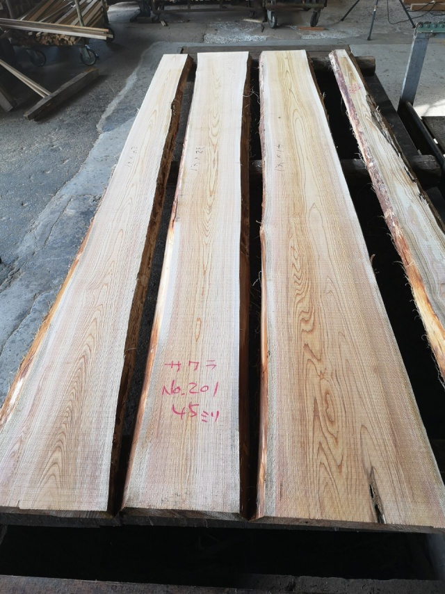 椹（サワラ）　無垢材