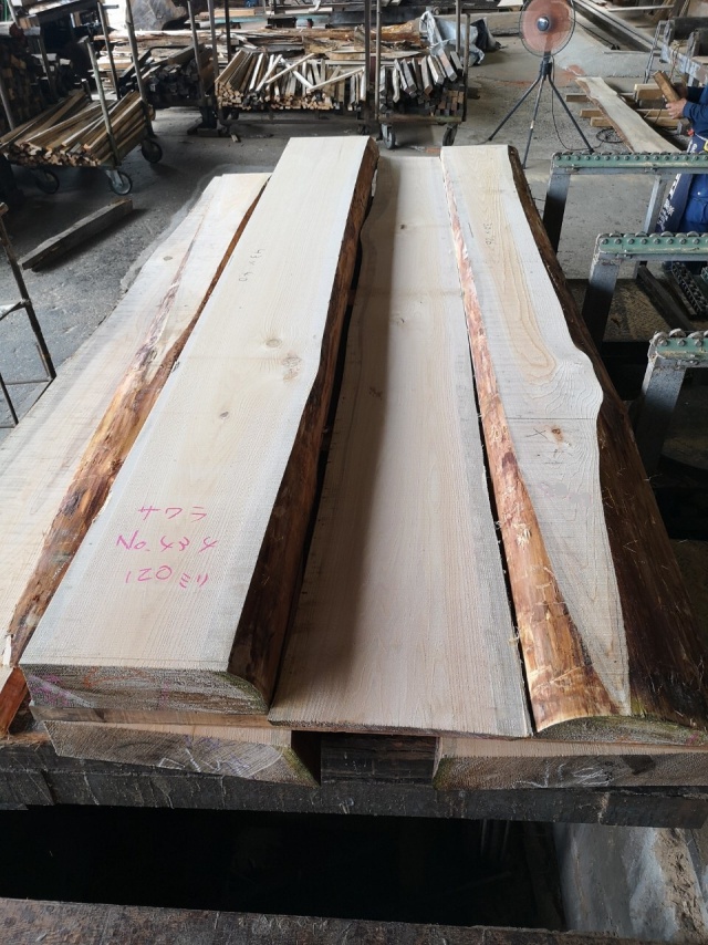 椹（サワラ）　無垢材