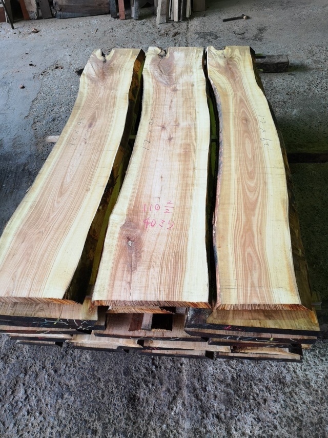 山桜（ヤマザクラ）　無垢材