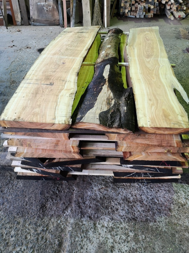 山桜（ヤマザクラ）　無垢材