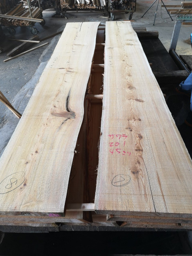 椹（サワラ）　無垢材