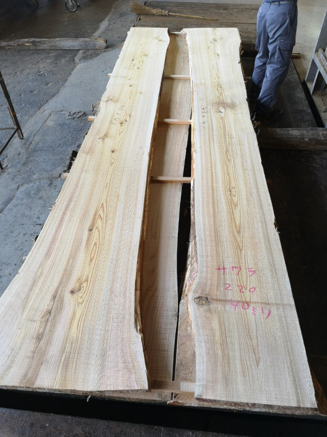 椹（サワラ）　無垢材