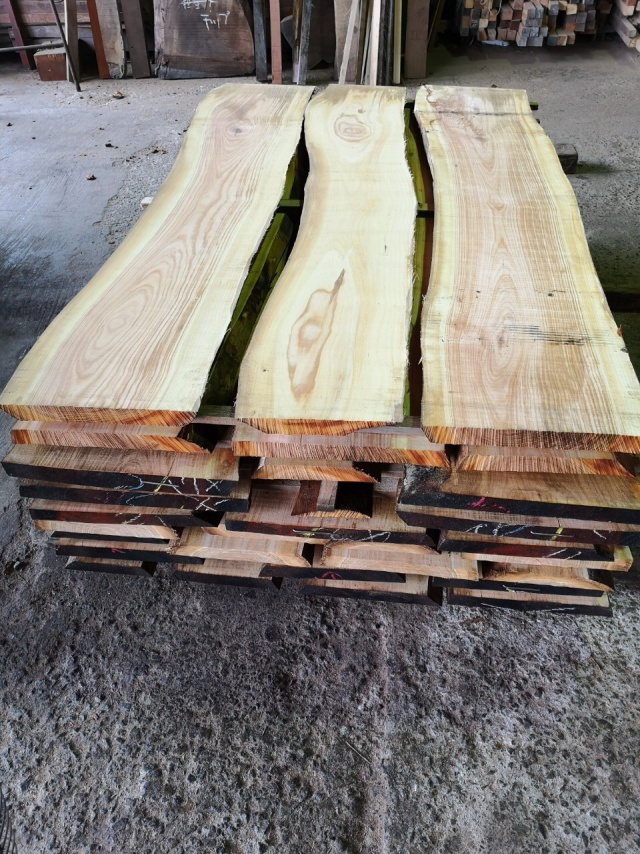 山桜（ヤマザクラ）　無垢材