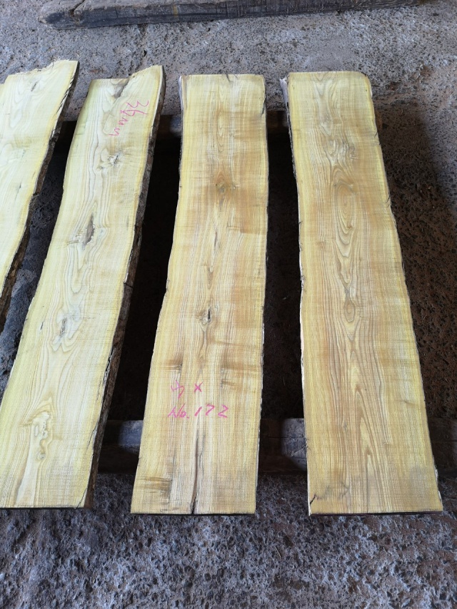 梅（ウメ）　無垢材