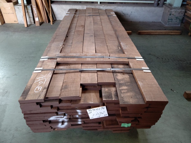 ウォールナット　無垢材