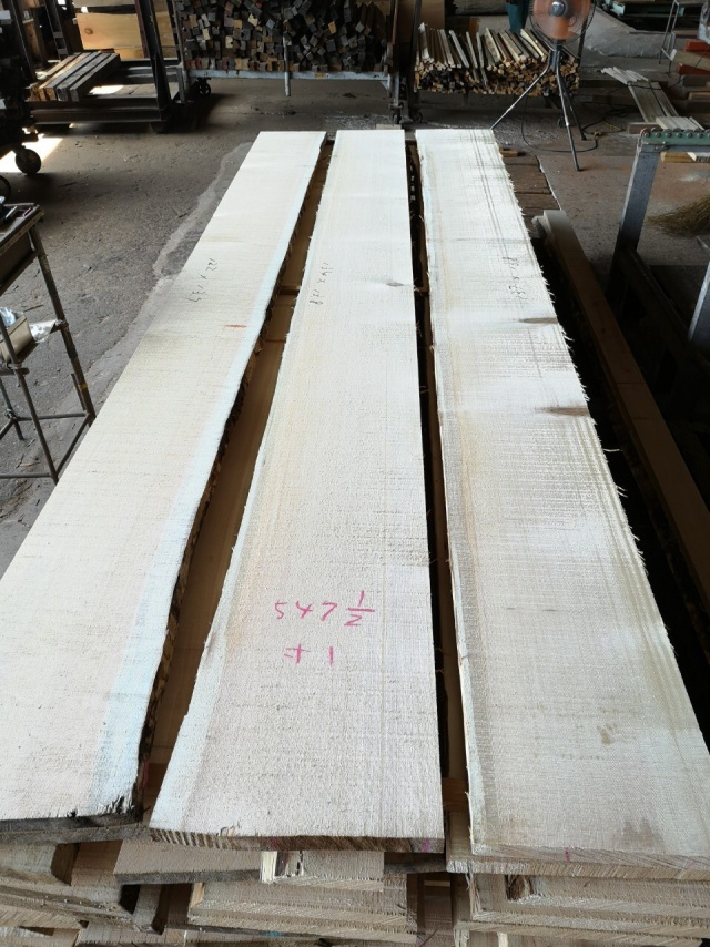 スプルース　無垢材