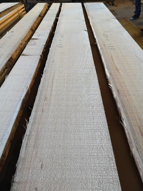 スプルース　無垢材