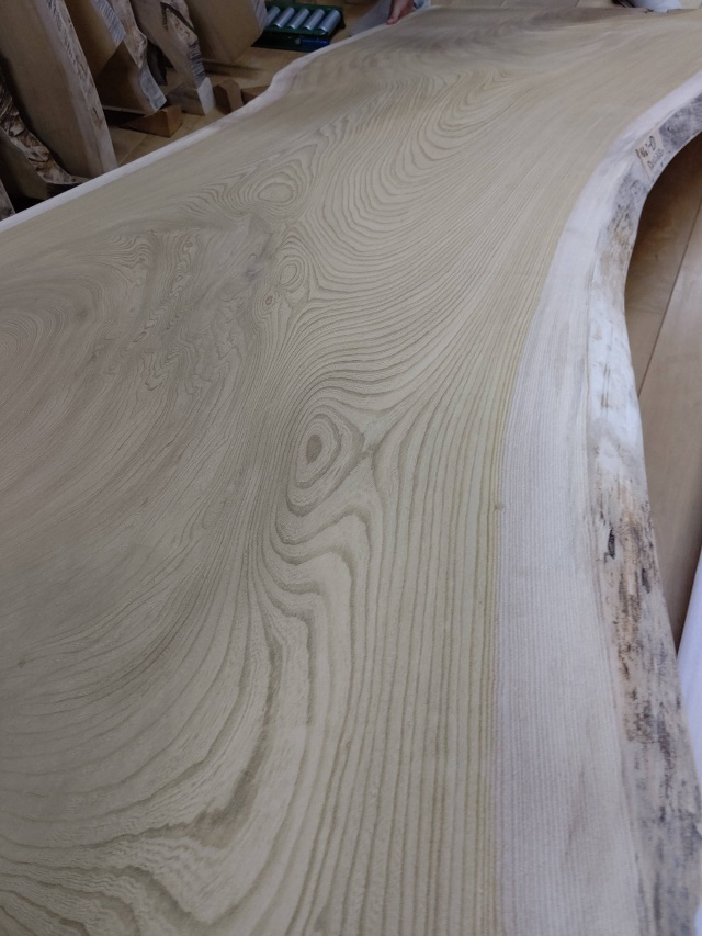 欅（ケヤキ）　一枚板