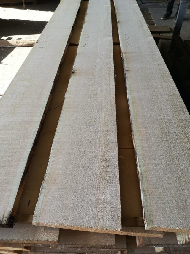 スプルース　無垢材