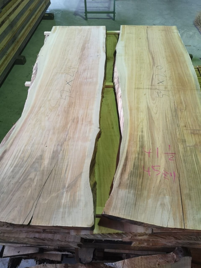 山桜（ヤマザクラ）　無垢材