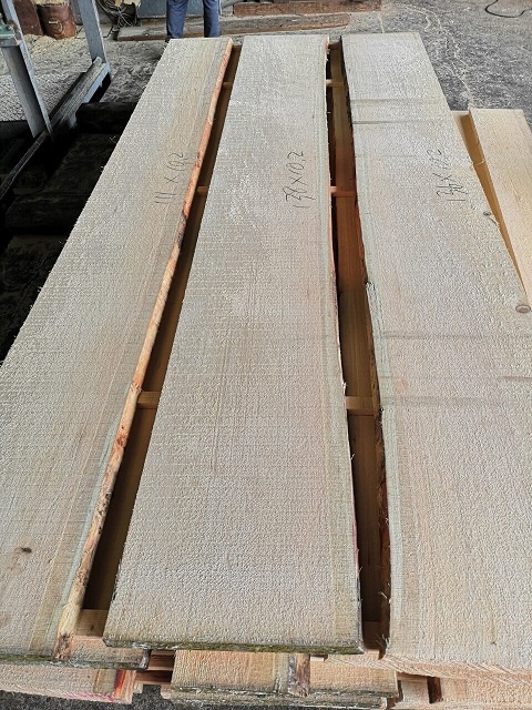 スプルース　無垢材