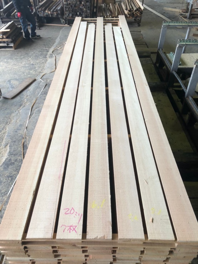 米松（ベイマツ）　無垢材