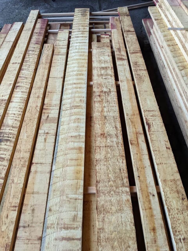 米檜葉（ベイヒバ）　無垢材