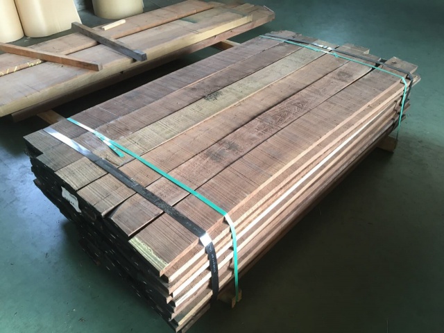 ウォールナット　無垢材