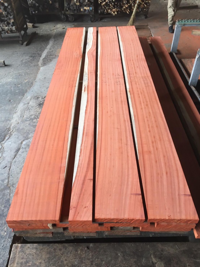 パドゥク　無垢材