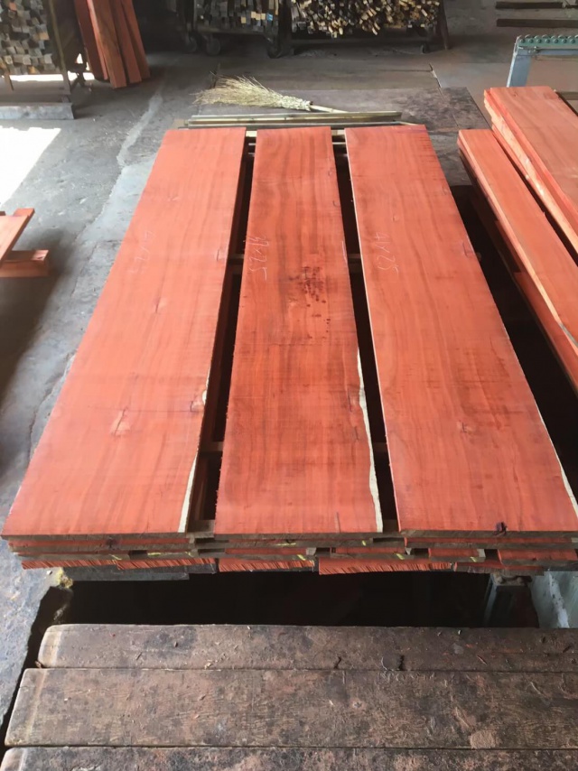 パドゥク　無垢材