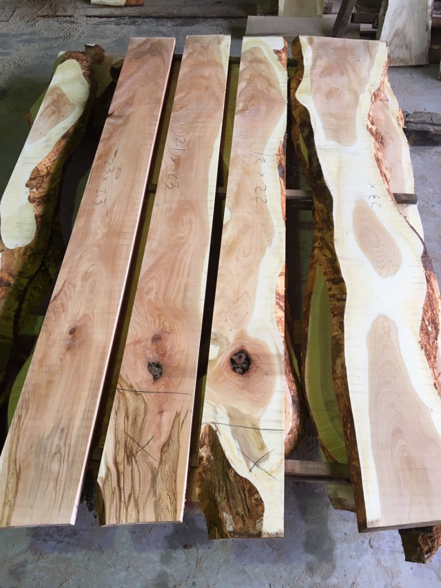 山桜（ヤマザクラ）　無垢材