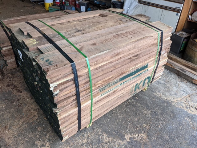 ウォールナット　無垢材