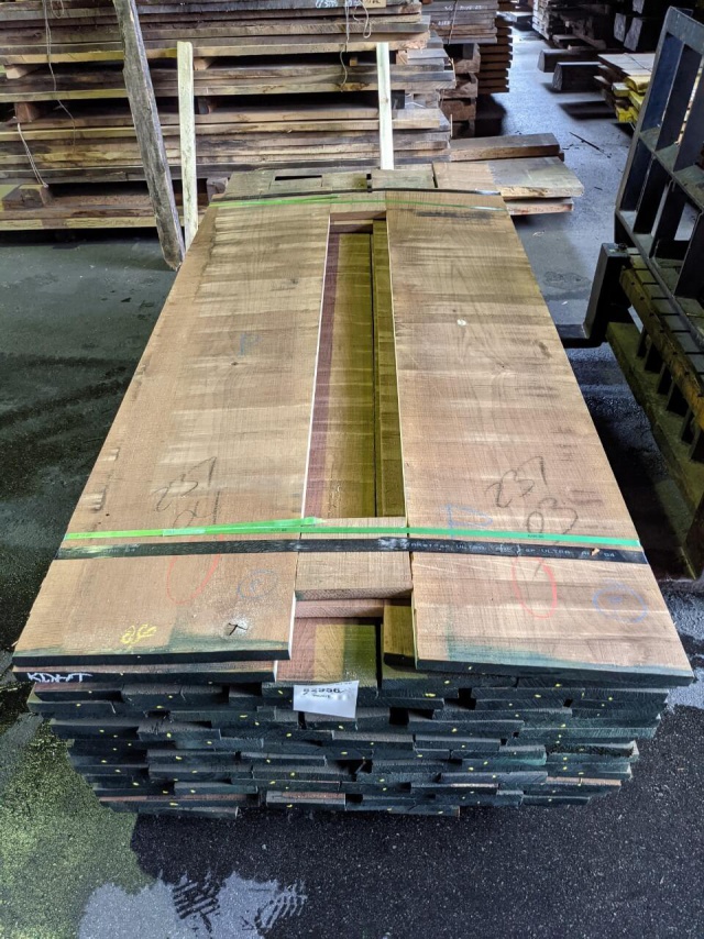 ウォールナット　無垢材