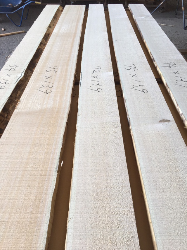 スプルース　無垢材