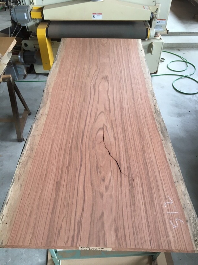 無垢一枚板 エビアラ