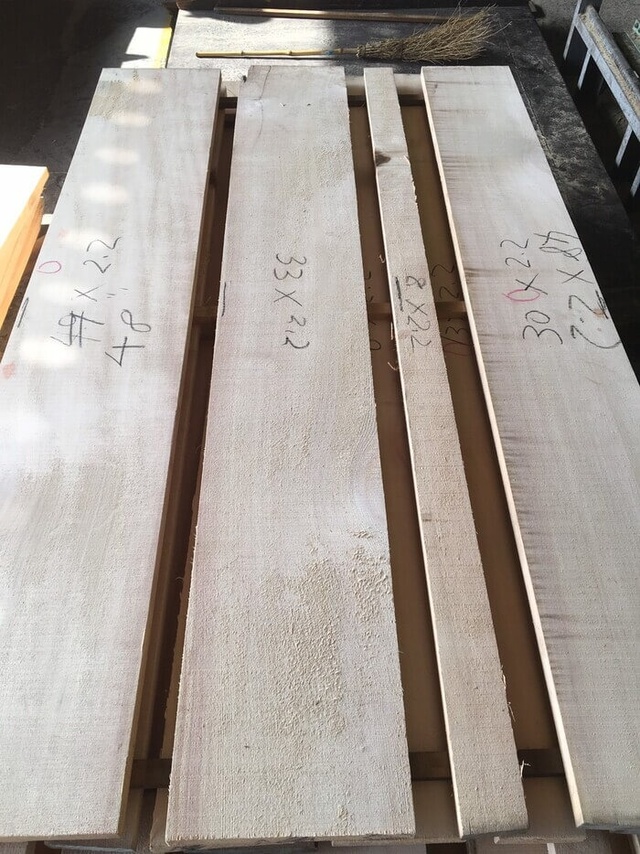 スプルース　無垢材