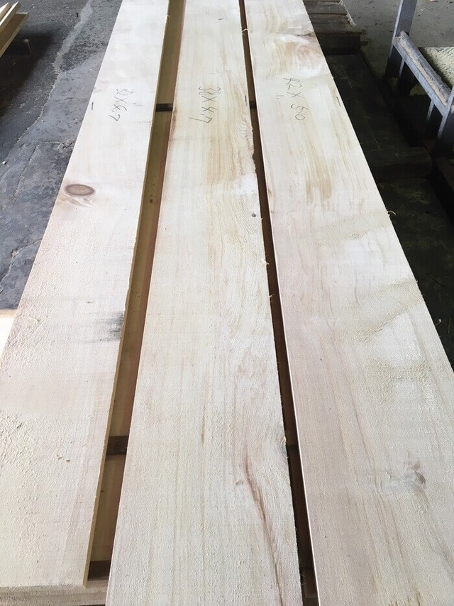 スプルース　無垢材