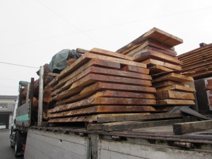 栃（トチ）一枚板