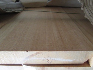 アガチス　無垢材