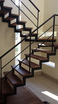 ウォールナット　階段板