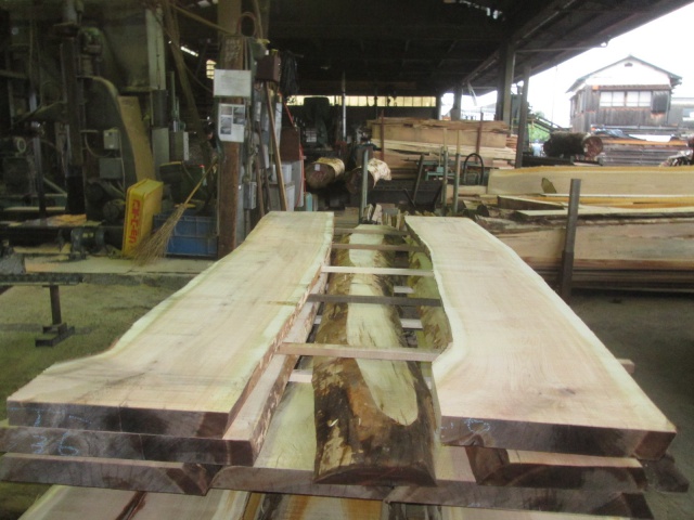 山桜（ヤマザクラ）　無垢材