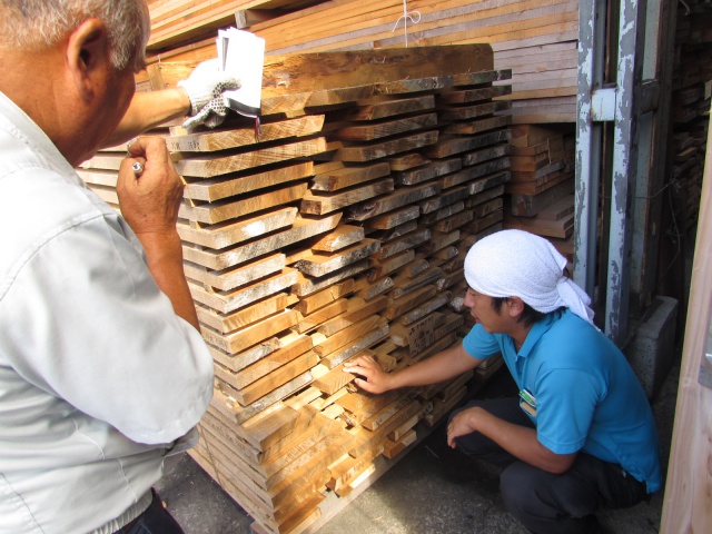 スプルース　無垢材