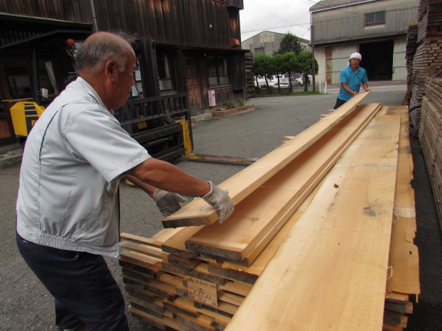 スプルース　無垢材