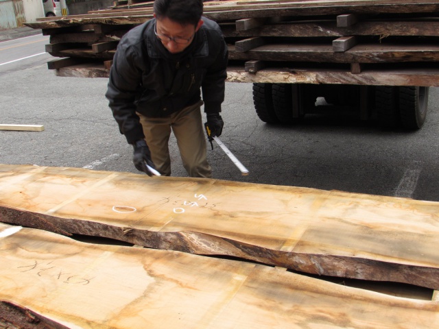 山桜（ヤマザクラ）　一枚板