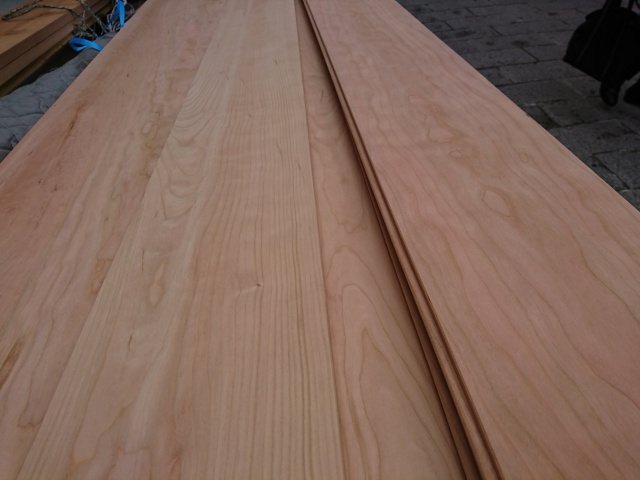 チェリー　無垢材
