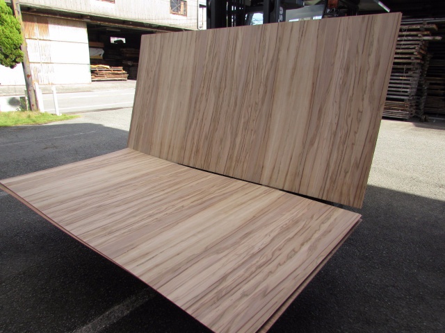 サテンウォールナット　ツキ板