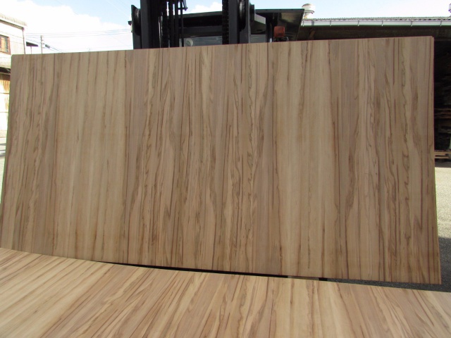 サテンウォールナット　ツキ板