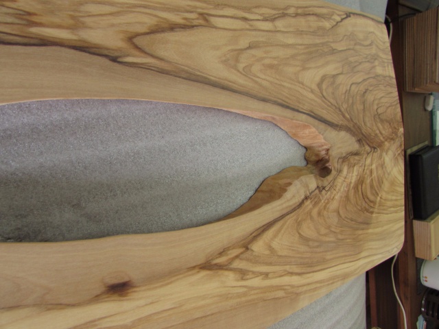 オリーブ　無垢材