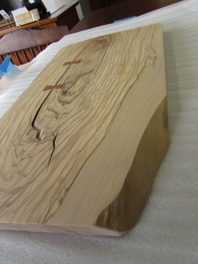 オリーブ　無垢材