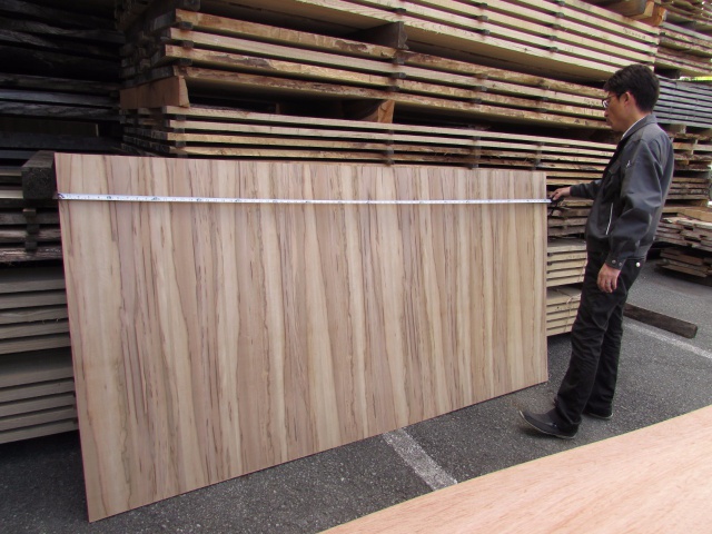 サテンウォールナット　ツキ板