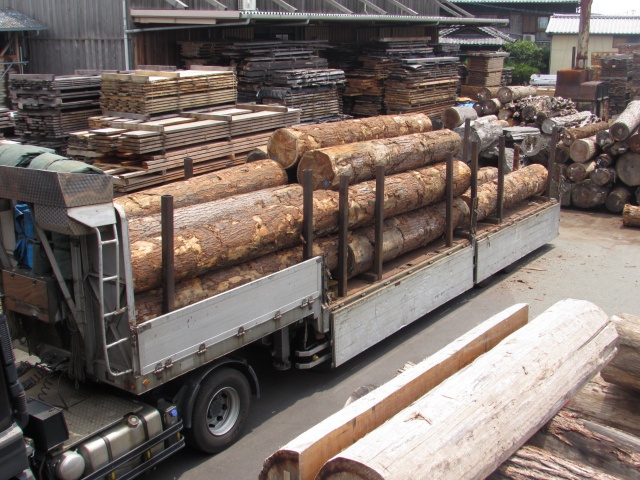 紅松（ベニマツ）　無垢材