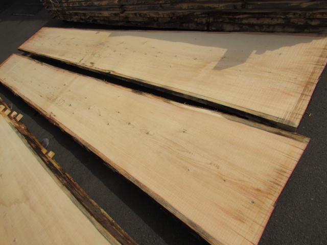 紅松（ベニマツ）　無垢材